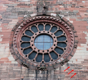 Traces du séismes sur la façade de la Cathédrale de Bâle